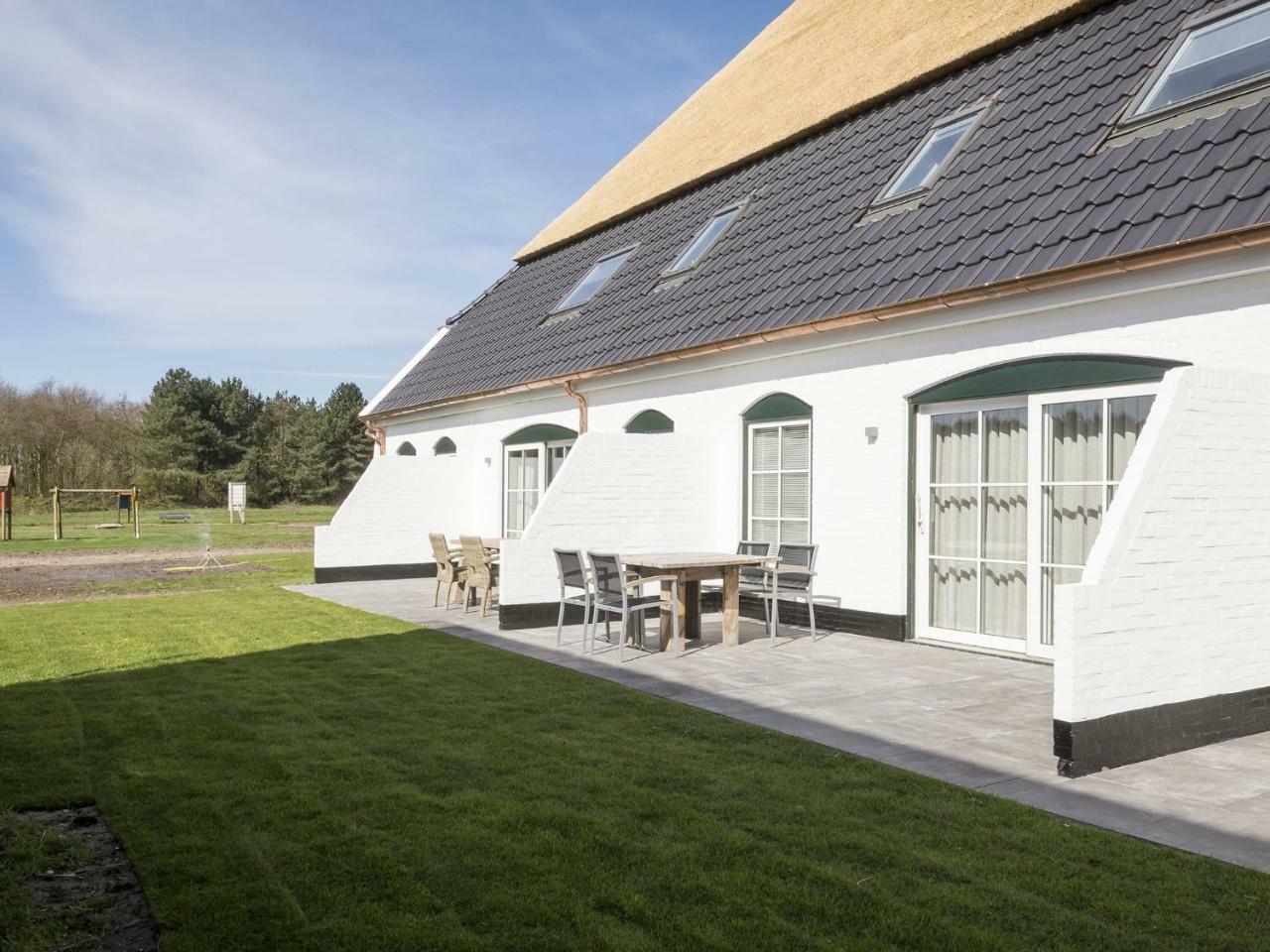 Spacious Farmhouse In De Cocksdorp With Private Terrace Екстериор снимка